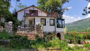 Amazing Sea-Mountain Valley View House with 3 Terraces and Huge Chill Gardens, 5min from the Sea!